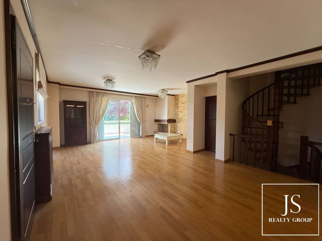 Saloni (1os orophos)