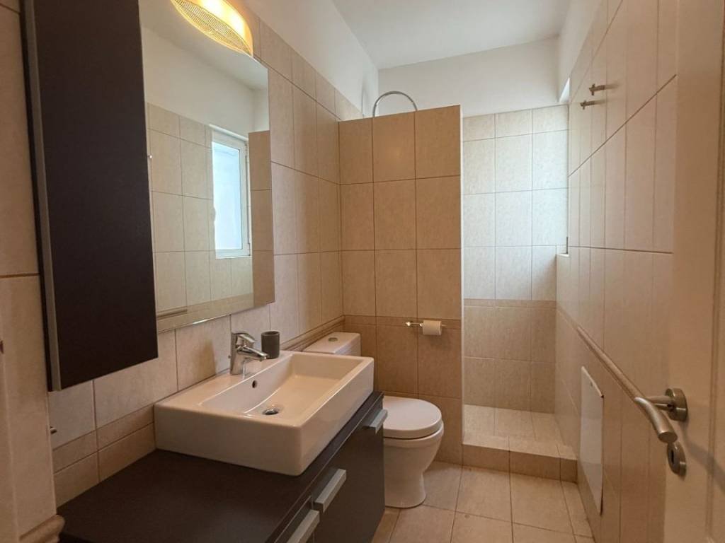 Μπάνιο (2ος όροφος)