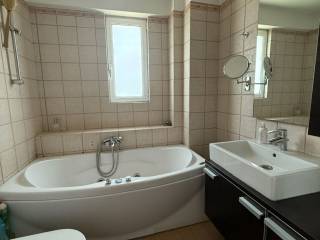 Μπάνιο (3ος όροφος)