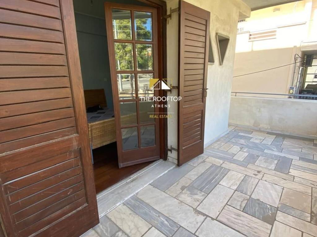 mpalkoni ( 2e eikona)