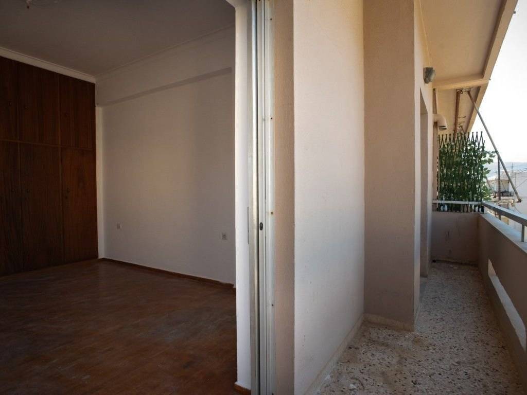 Υπνοδωμάτιο &amp; Μπαλκόνι