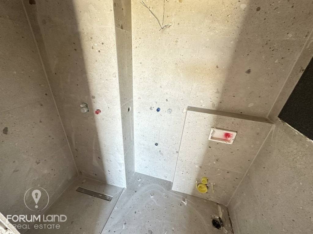 Forumland Real Estate, Μπάνιο