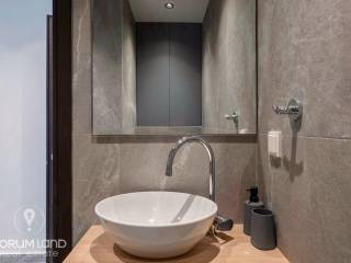 Forumland Real Estate, Μπάνιο