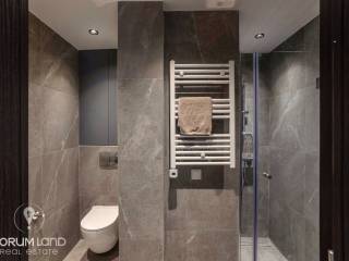 Forumland Real Estate, Μπάνιο