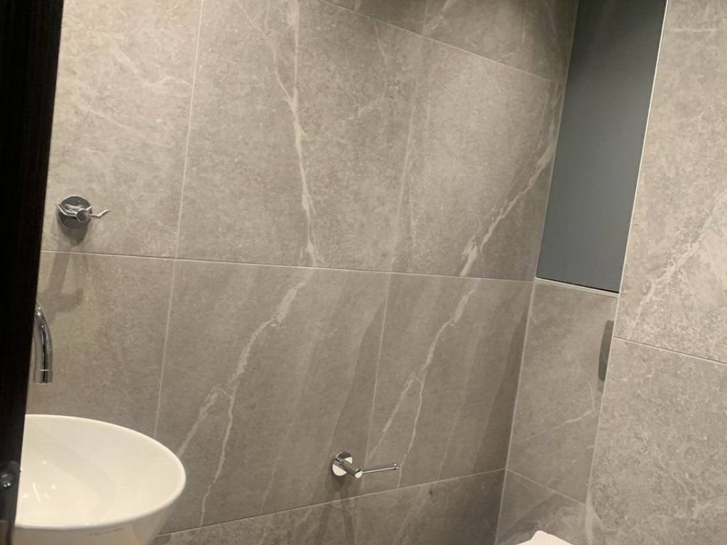 Forumland Real Estate, Μπάνιο