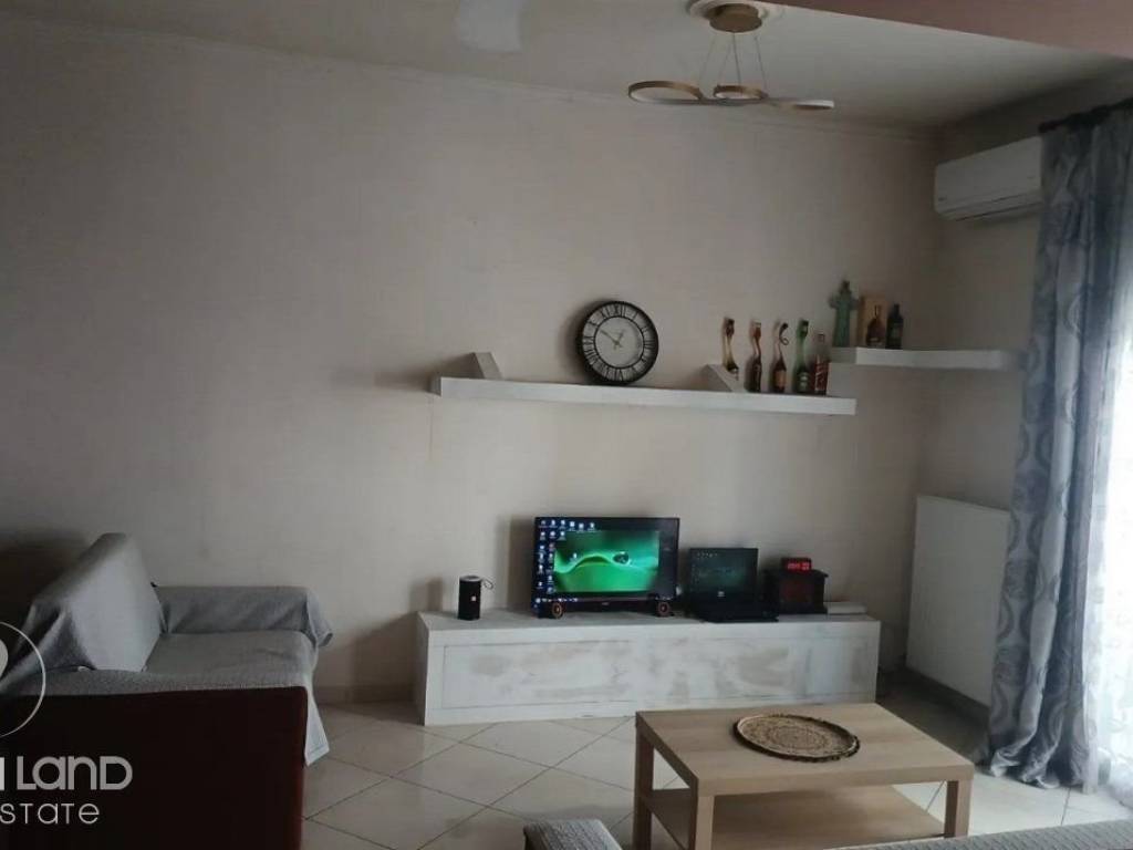 Forumland Real Estate, Σαλόνι