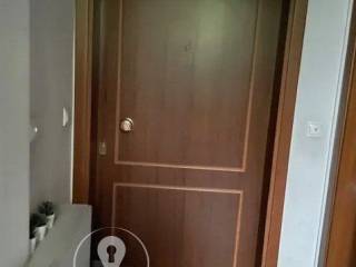 Forumland Real Estate, Θωρακισμένη πόρτα