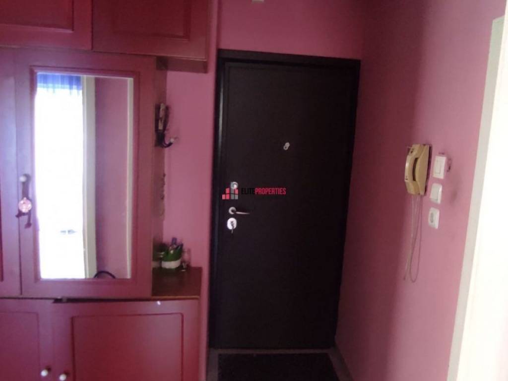 ΠΟΡΤΑ ΕΙΣΟΔΟΥ