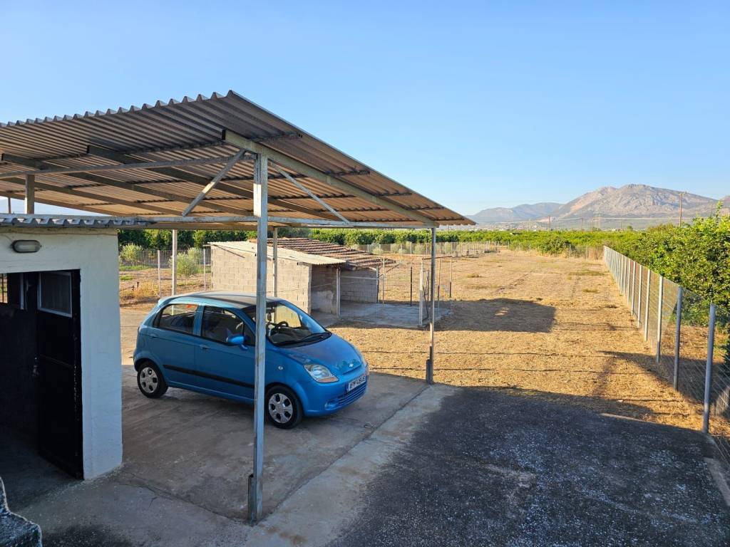 Detached house 100 sq.m. on a plot of 1,670 sq.m.