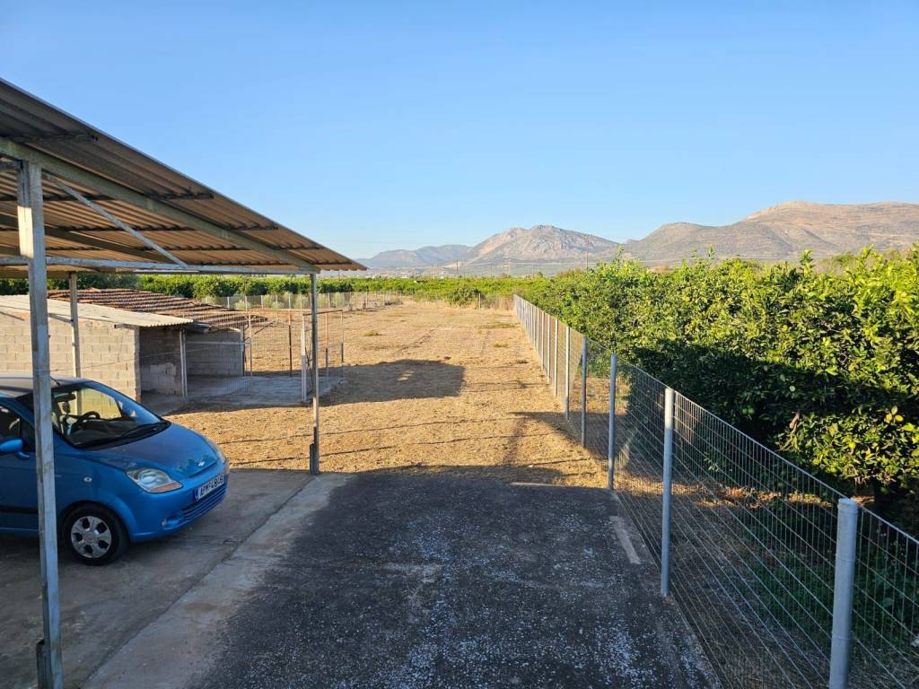 Detached house 100 sq.m. on a plot of 1,670 sq.m.