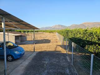 Detached house 100 sq.m. on a plot of 1,670 sq.m.