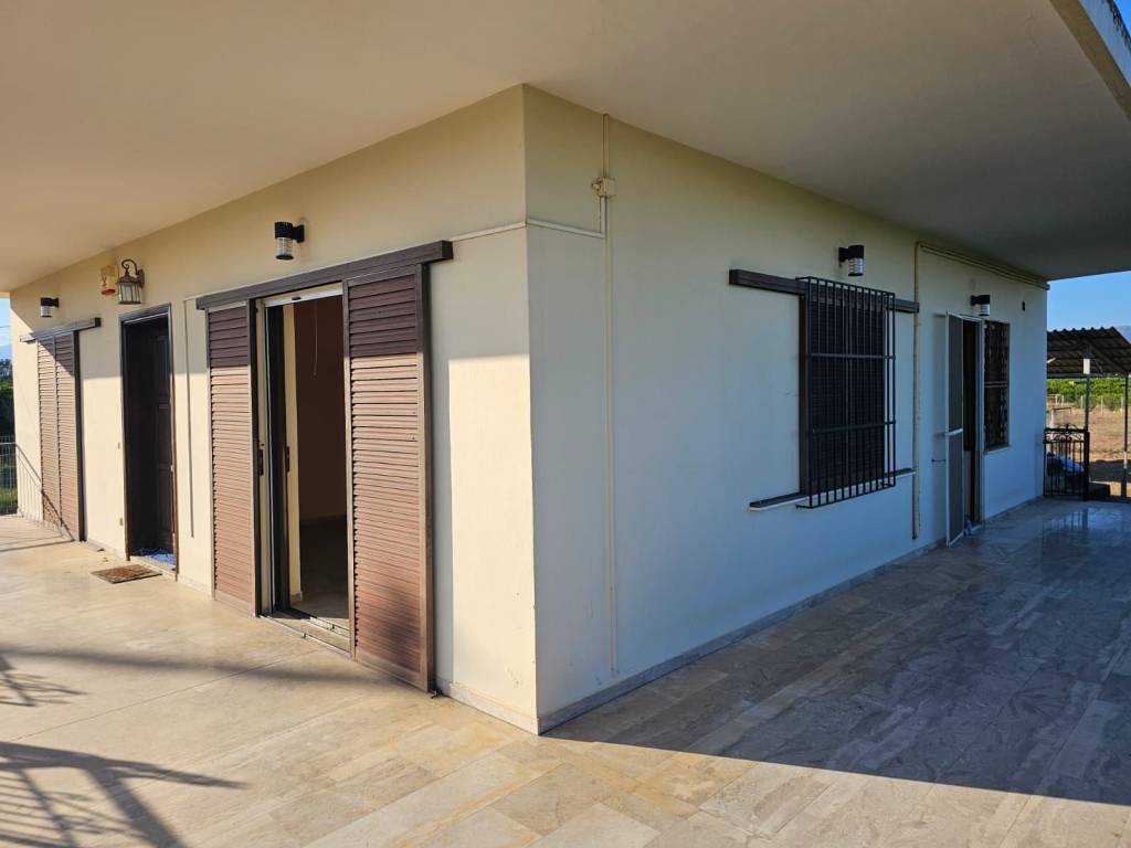 Detached house 100 sq.m. on a plot of 1,670 sq.m.