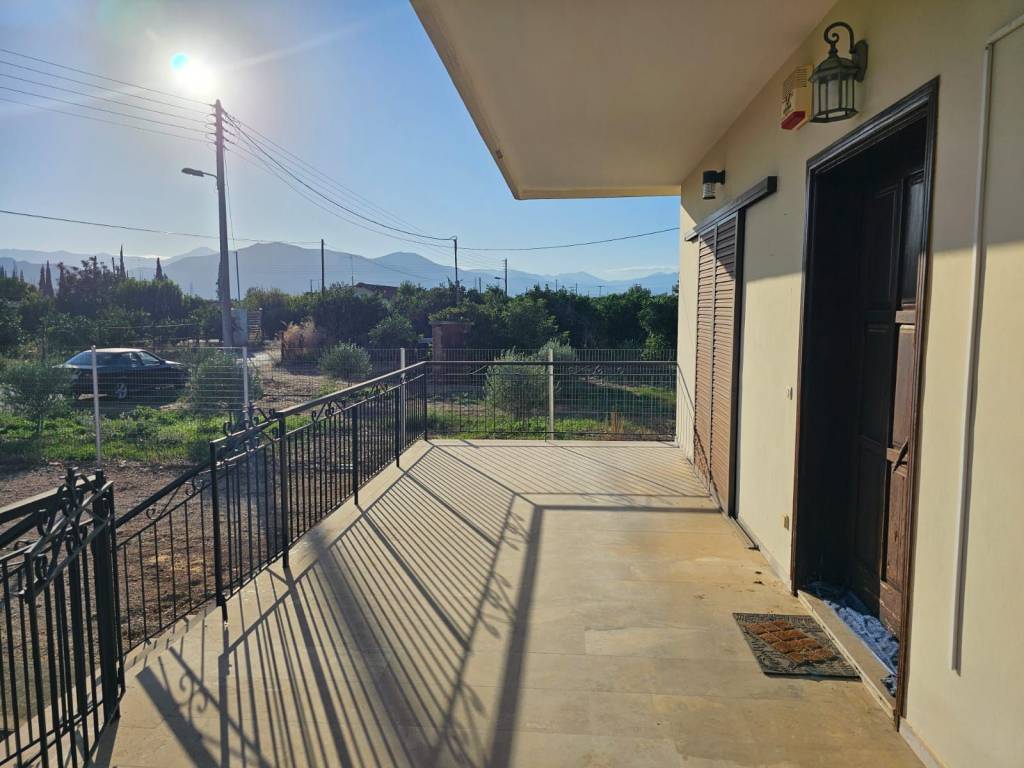 Detached house 100 sq.m. on a plot of 1,670 sq.m.