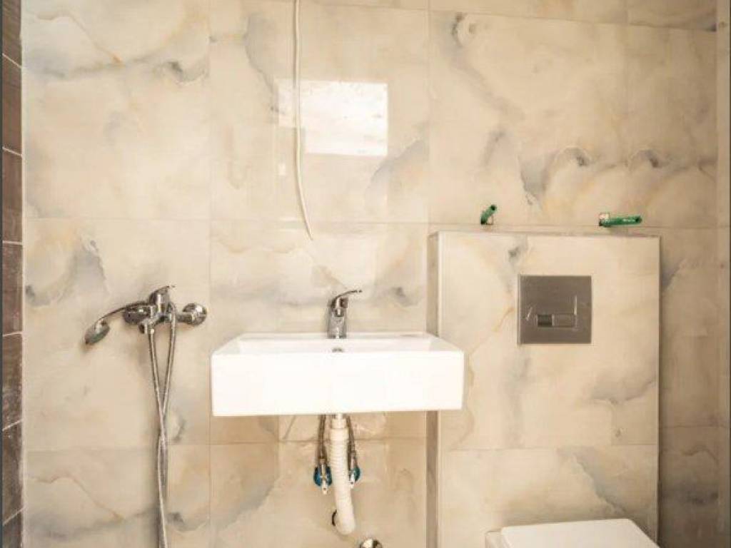 Forumland Real Estate, Μπάνιο