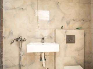 Forumland Real Estate, Μπάνιο