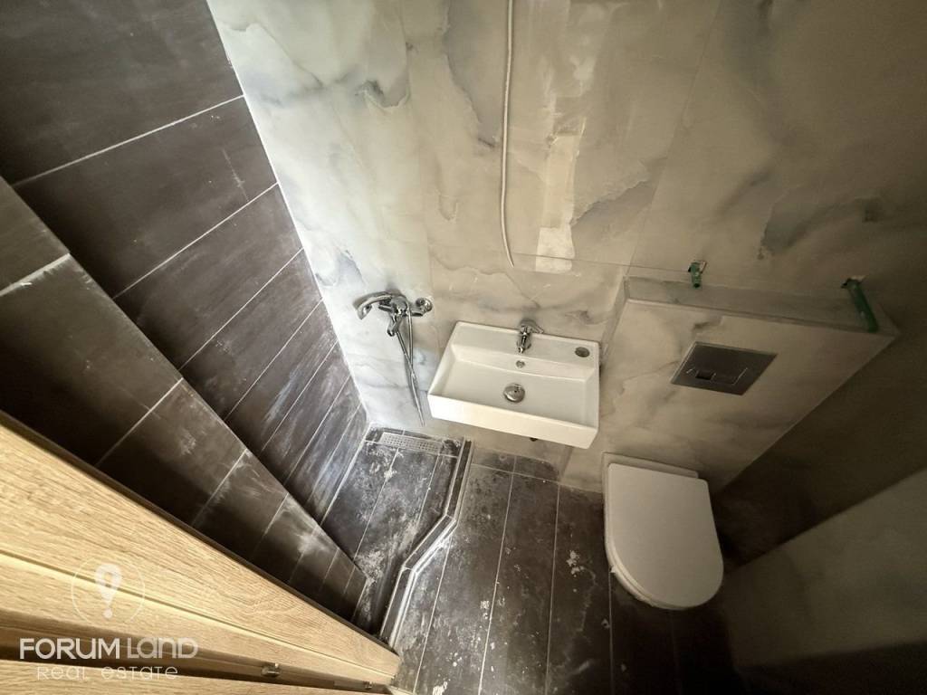 Forumland Real Estate, Μπάνιο