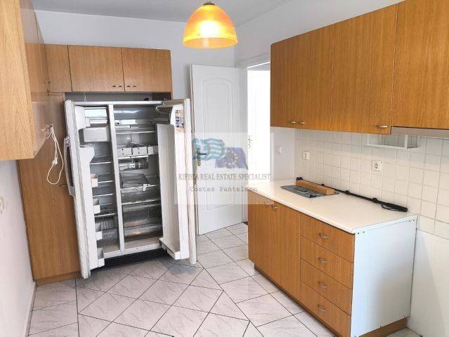 CLOSED KITCHEN WITH DOUBLE REFRIGERATOR