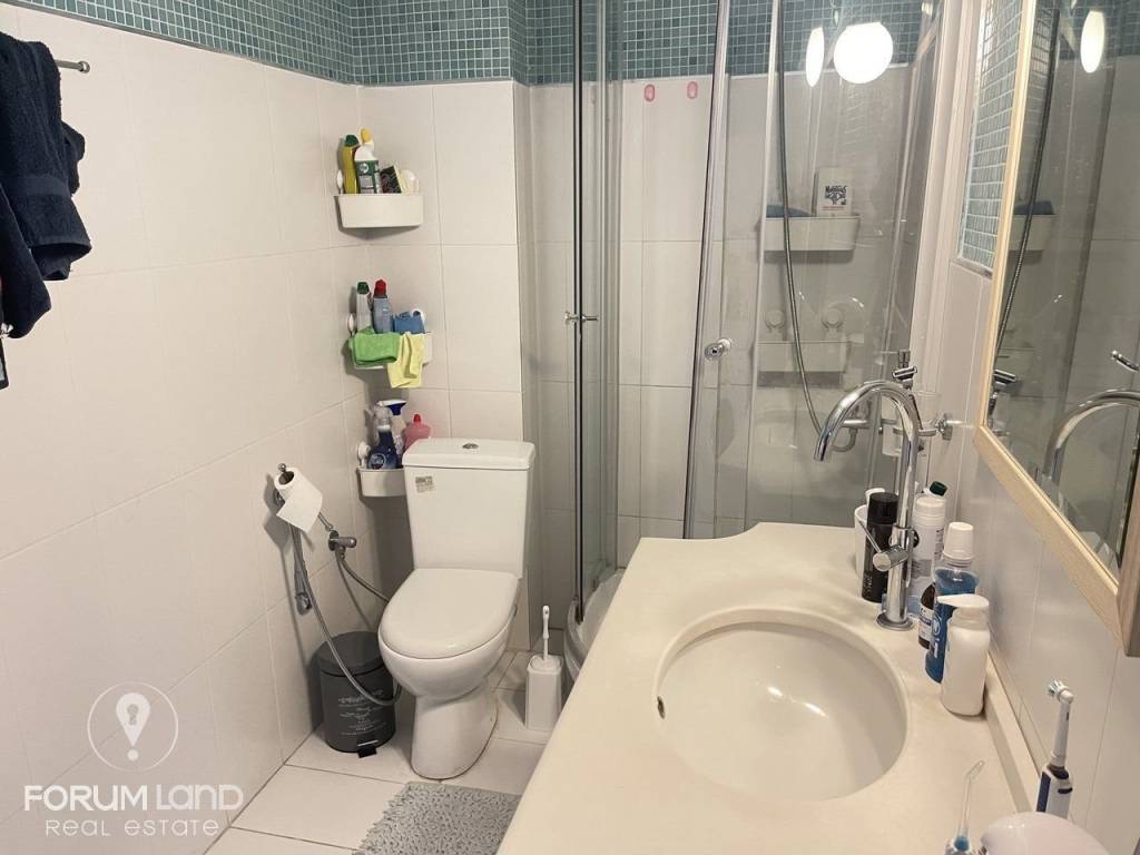 Forumland Real Estate, Μπάνιο