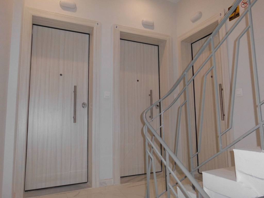 EISODOI DIAMERISMATON MESAIA PORTA E EISODOS TOY SYGKEKRIMEN