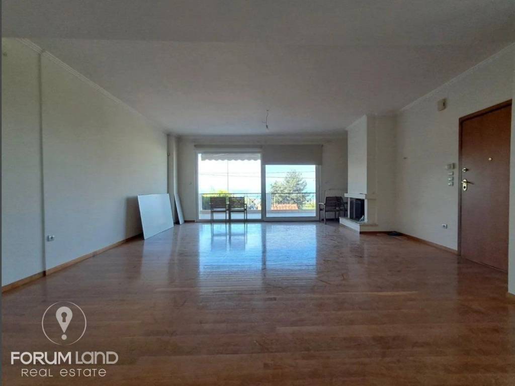 Forumland Real Estate, Σαλόνι με τζάκι