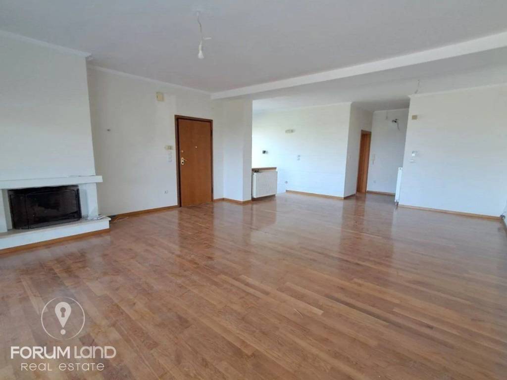 Forumland Real Estate, Σαλόνι με τζάκι