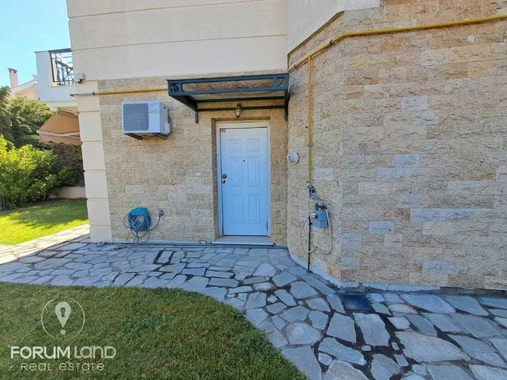 Forumland Real Estate, Θωρακισμένη πόρτα