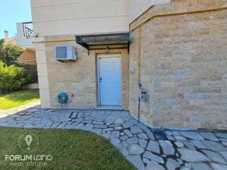 Forumland Real Estate, Θωρακισμένη πόρτα