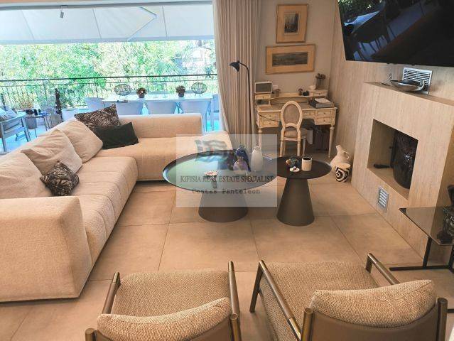 LIVING ROOM WITH ENERGY EFFICIENT FIREPLACE