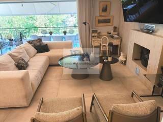 LIVING ROOM WITH ENERGY EFFICIENT FIREPLACE