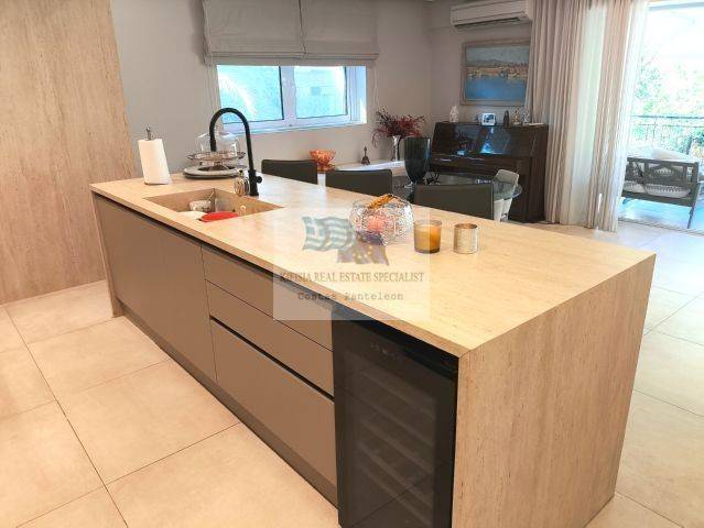 OPEN PLAN KITCHEN - DINING AREA