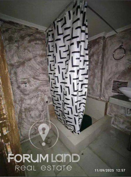 Forumland Real Estate, Μπάνιο