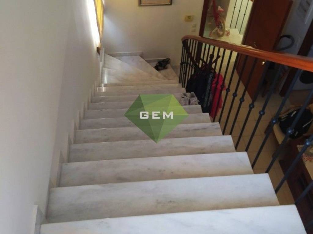 σκάλα για το 2ο επίπεδο