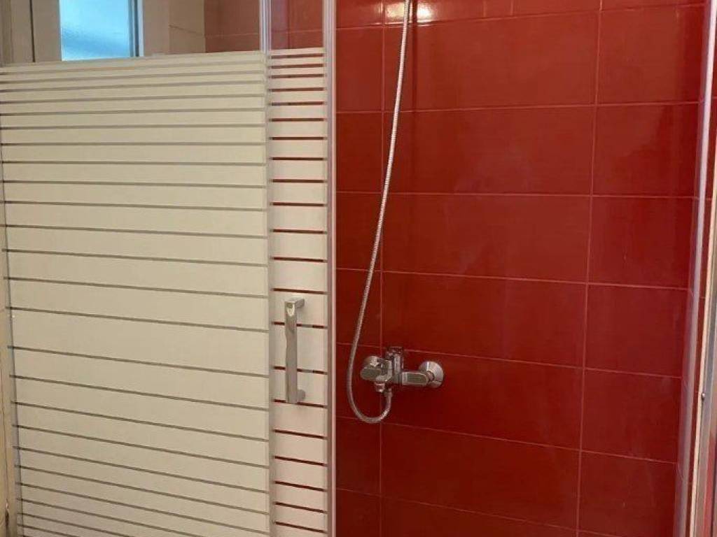 Forumland Real Estate, Μπάνιο με ντουζιέρα