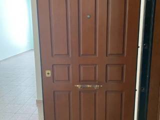 Forumland Real Estate, Θωρακισμένη πόρτα