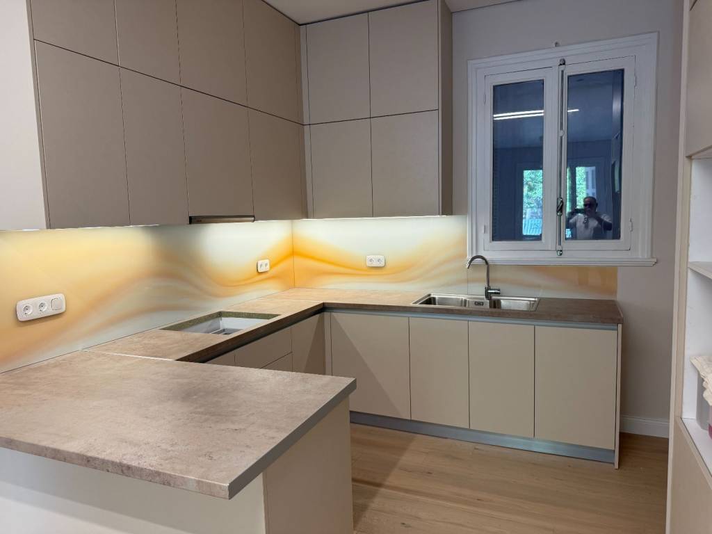 ΔΙΑΜΕΡΙΣΜΑ ΥΠΕΡΙΨΩΜΕΝΟΥ ΙΣΟΓΕΙΟΥ 80 ΤΜ