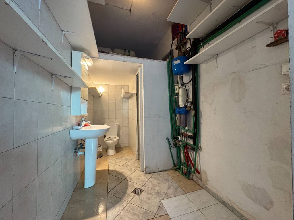 Toyaleta sto piso meros toy kepoy