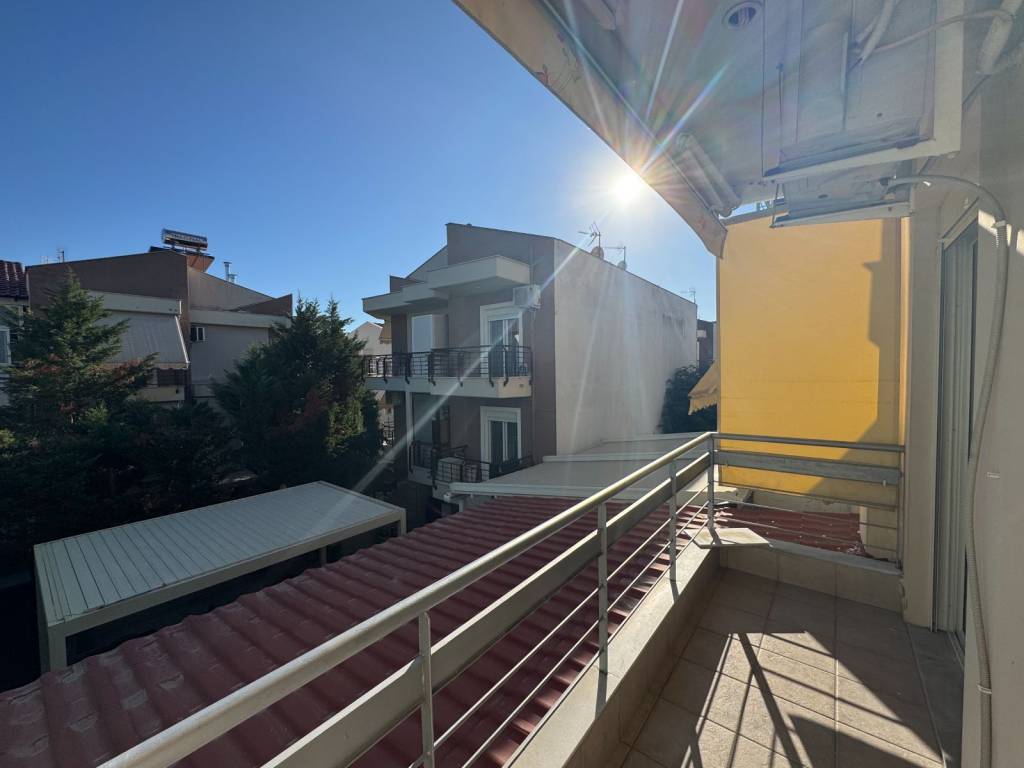 Beranta sten piso pleyra tes katoikias