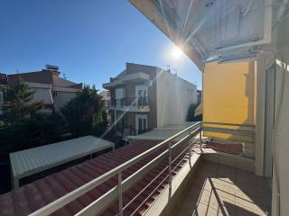 Beranta sten piso pleyra tes katoikias