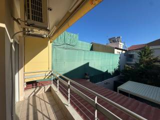 Beranta sten piso pleyra tes katoikias