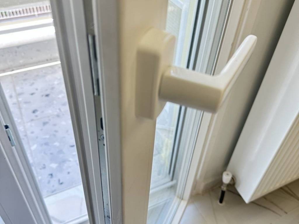 Forumland Real Estate, Κουφώματα