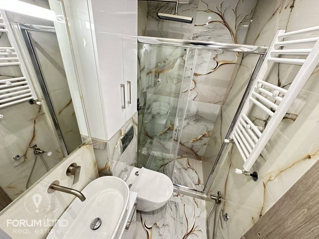 Forumland Real Estate, Μπάνιο