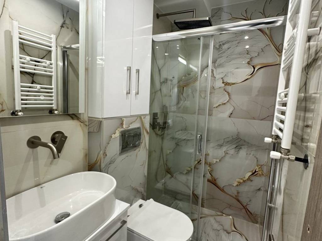 Forumland Real Estate, Μπάνιο