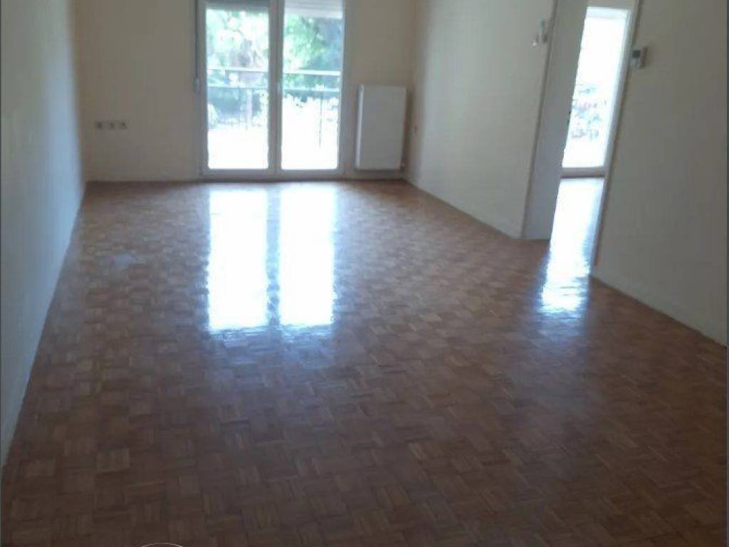 Forumland Real Estate, Σαλόνι