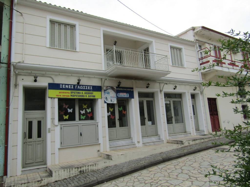 Είσοδος από κεντρικό δρόμο Δαύλειας.