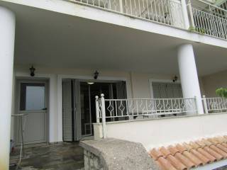 Μπαλκονόπορτα από καθιστικό.