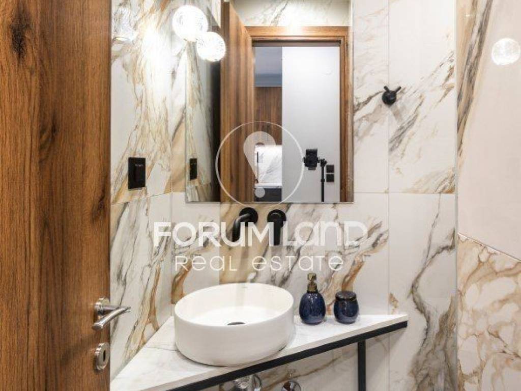 Forumland Real Estate, Μπάνιο