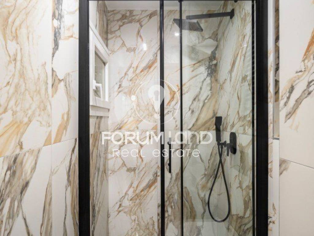 Forumland Real Estate, Μπάνιο