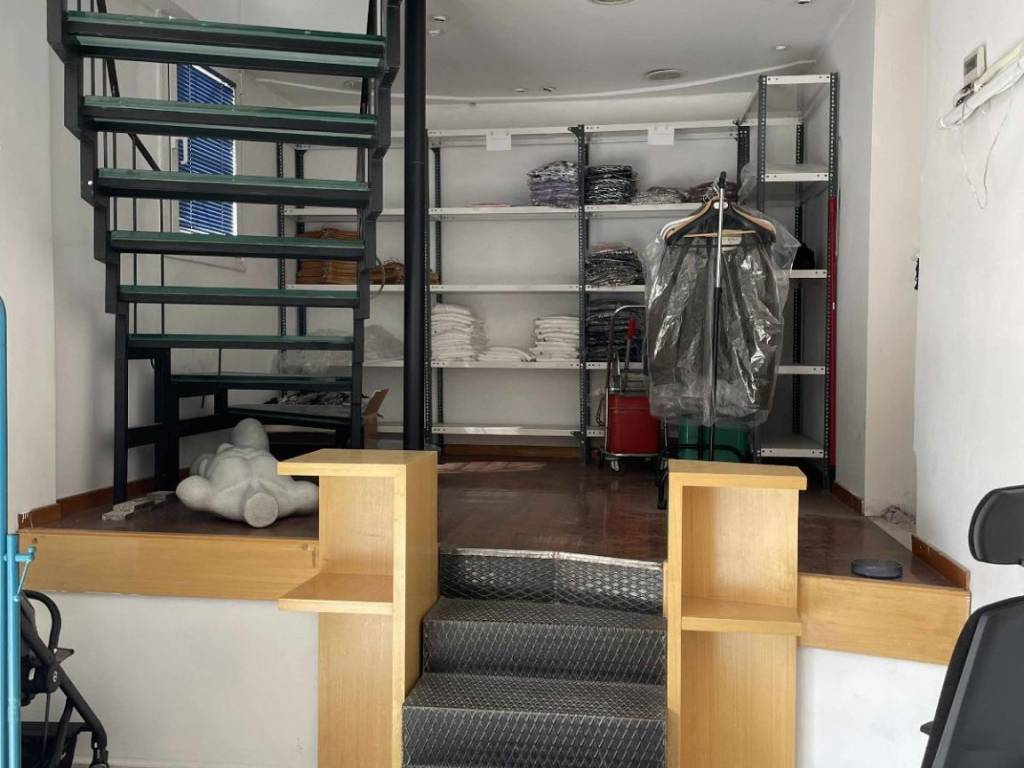 Εσωτερική σκάλα που οδηγεί στο πατάρι.