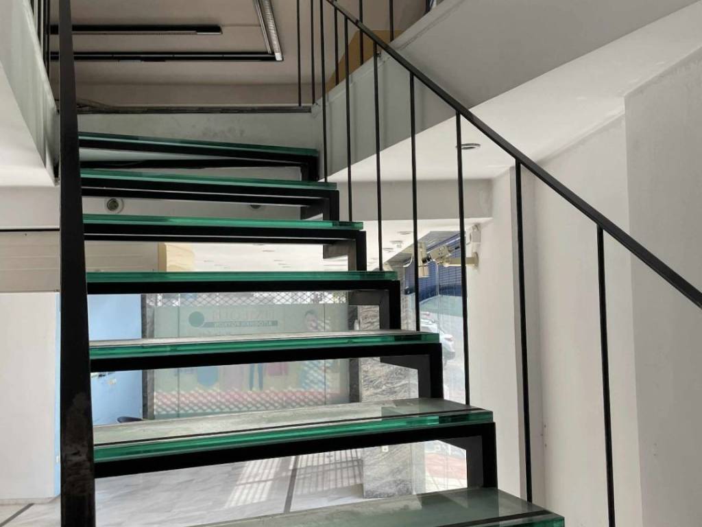 Εσωτερική σκάλα που οδηγεί στο πατάρι.