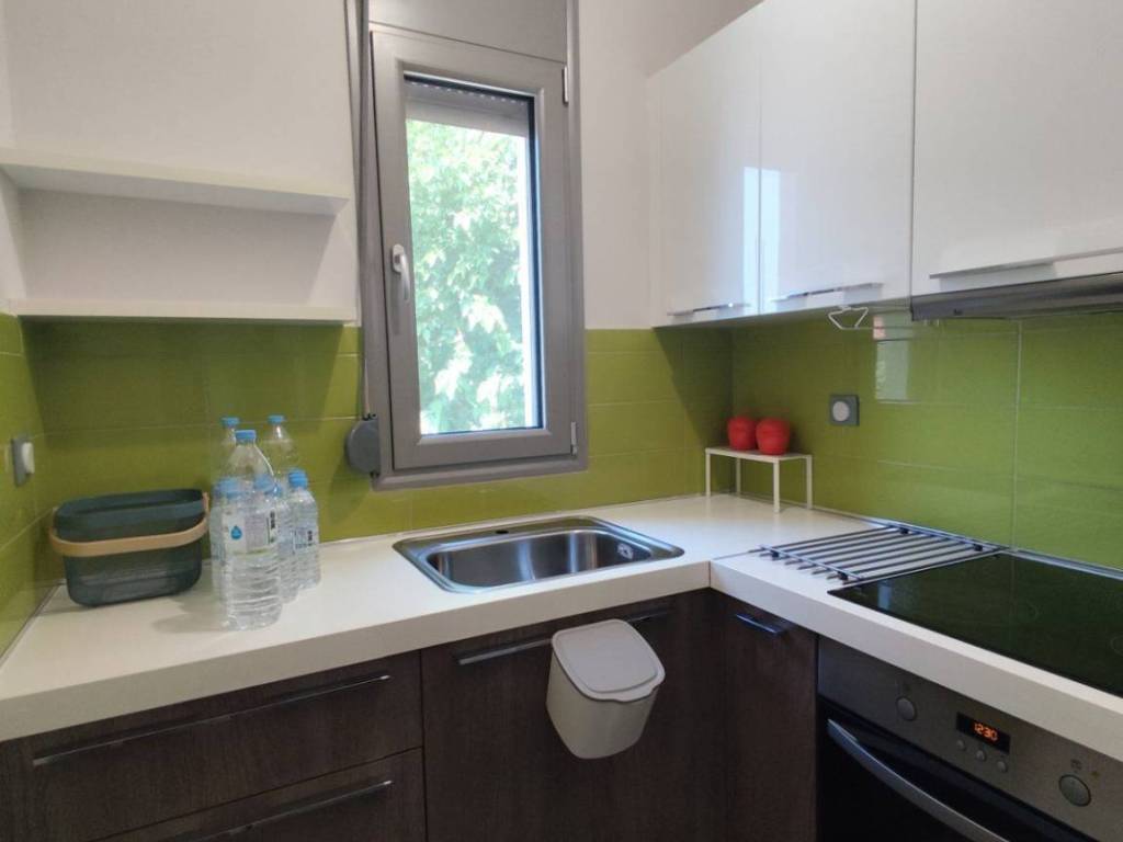 Mikro koyzinaki dipla ste kyrios koyzina